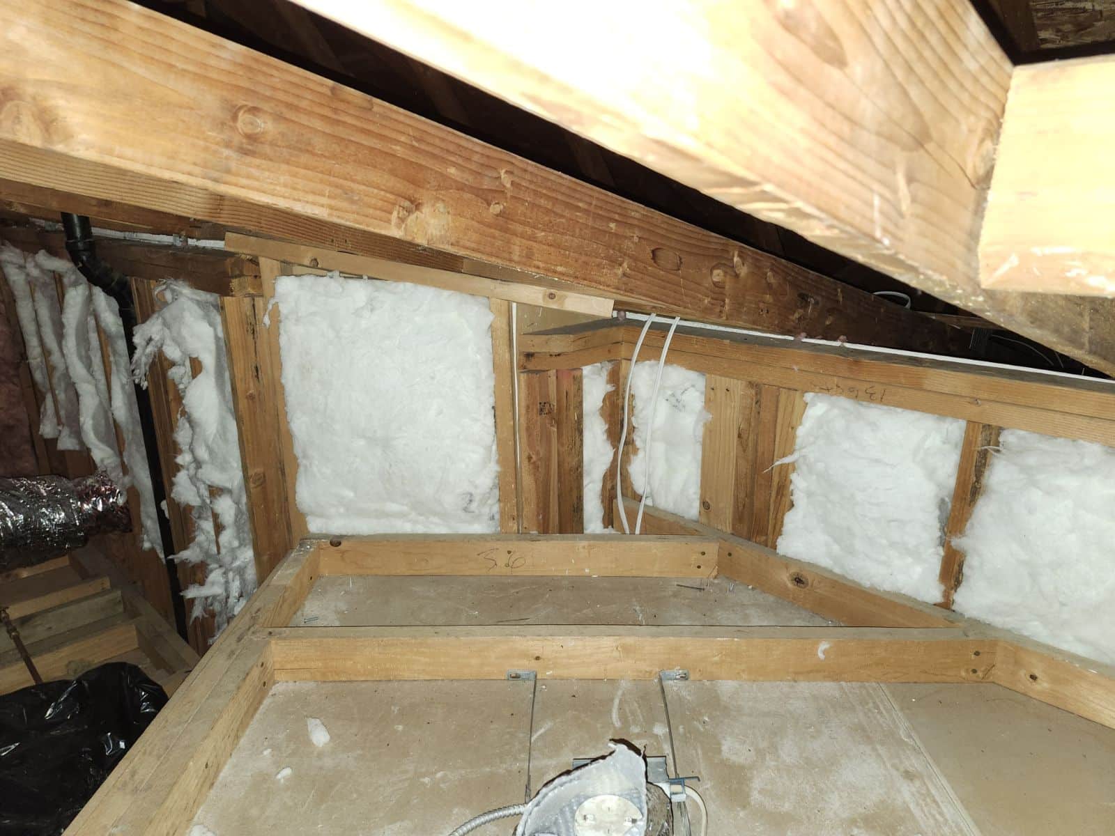 Read more about the article Why Fiberglass Attic Insulation is the Key to Energy Efficiency?