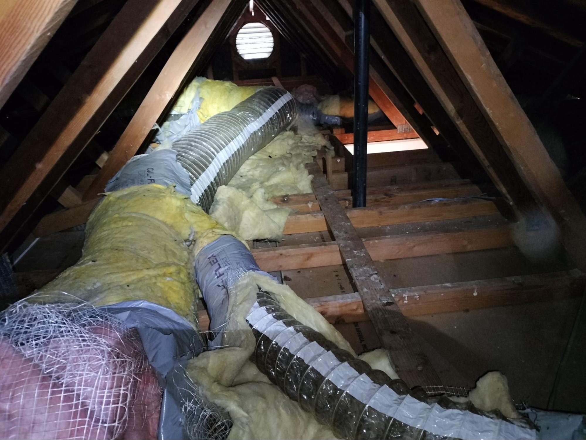 Read more about the article Air Duct Replacement vs. Air Duct Cleaning: Which One Do You Need?
